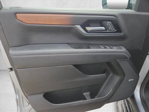 Used 2025 GMC Yukon Denali AWD/4WD image 12