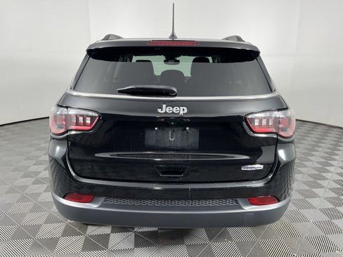 Used 2022 Jeep Compass Latitude FWD image 9