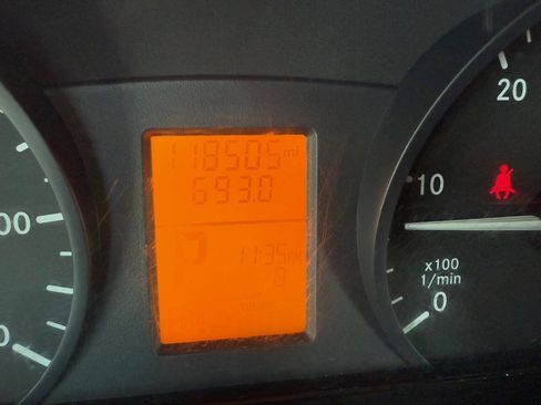 Used 2018 Mercedes-Benz Sprinter 2500 image 14