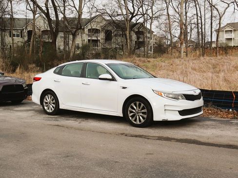 Used 2018 Kia Optima LX w/ 17" Alloy Wheels Package FWD image 1
