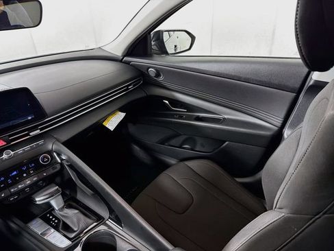 Used 2023 Hyundai Elantra SEL w/ Convenience Package FWD image 30