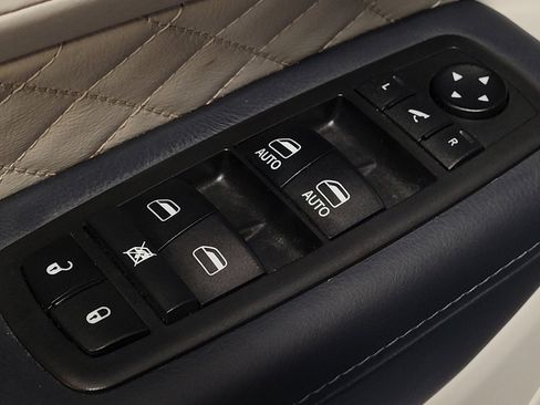 Used 2018 Jeep Grand Cherokee Summit AWD/4WD image 27