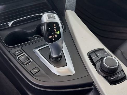 Used 2018 BMW 320i 320i w/ Convenience Package image 19