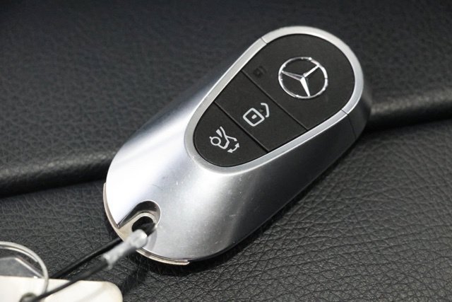 Used 2025 Mercedes-Benz C 300 4MATIC Sedan image 38