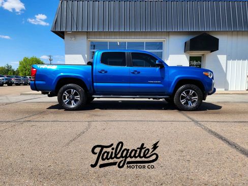 Used 2016 Toyota Tacoma TRD Sport w/ Towing Package AWD/4WD image 1