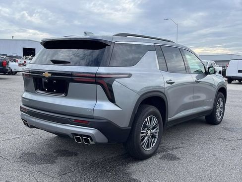 Certified 2024 Chevrolet Traverse LT FWD image 3
