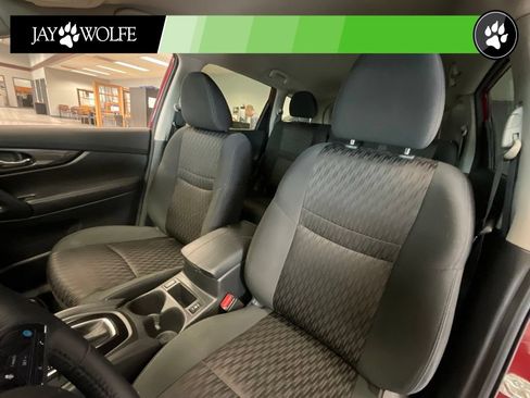 Used 2020 Nissan Rogue SV w/ Premium Package FWD image 10
