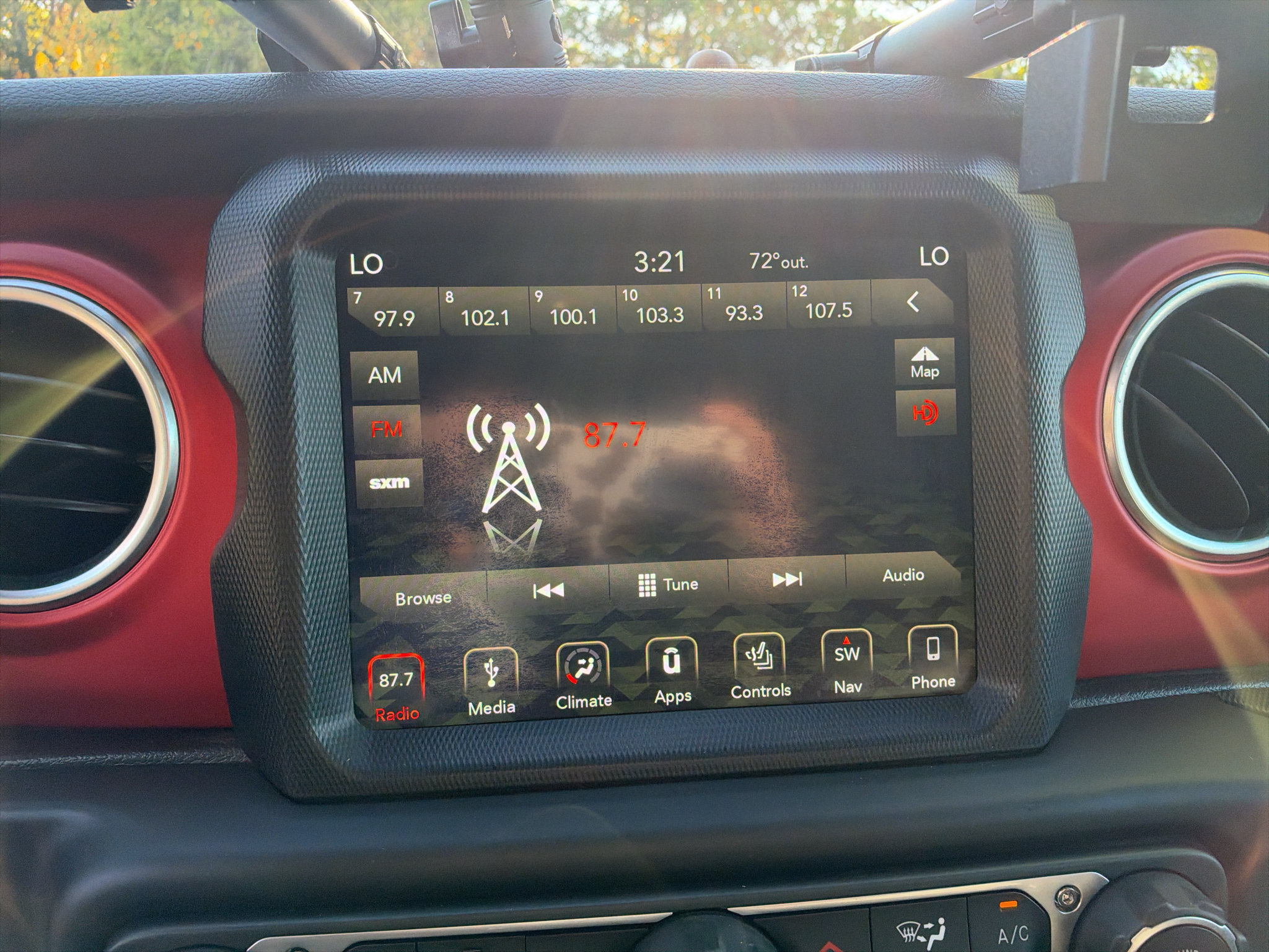 Used 2018 Jeep Wrangler Unlimited Rubicon AWD/4WD image 13