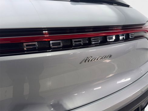 Used 2022 Porsche Macan image 21