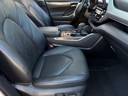 Used 2021 Toyota Highlander Platinum AWD/4WD image 22