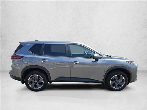 Used 2025 Nissan Rogue SV FWD image 4