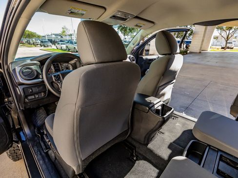 Used 2021 Toyota Tacoma SR5 image 31