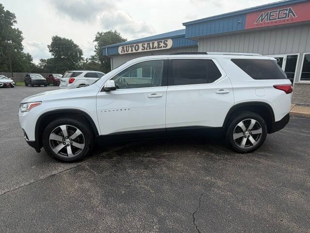 Used 2018 Chevrolet Traverse LT w/ LPO, Black Accent Package AWD/4WD image 3