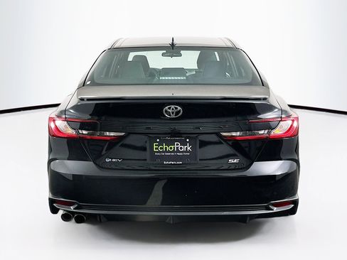 Used 2025 Toyota Camry SE image 7