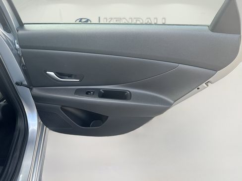 Used 2023 Hyundai Elantra SE image 27