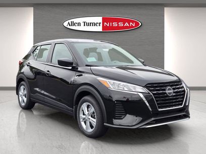 New 2025 Nissan Kicks Play S