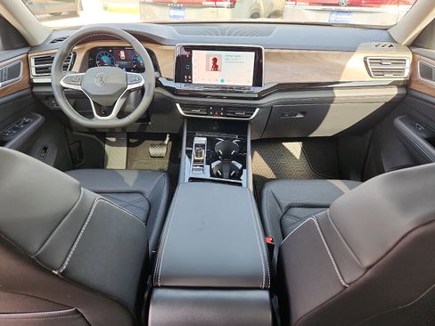 New 2026 Volkswagen Atlas SE FWD image 11
