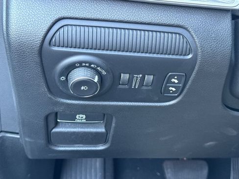 Used 2024 Jeep Wagoneer L Series II w/ Flexible Seating Group RWD image 12