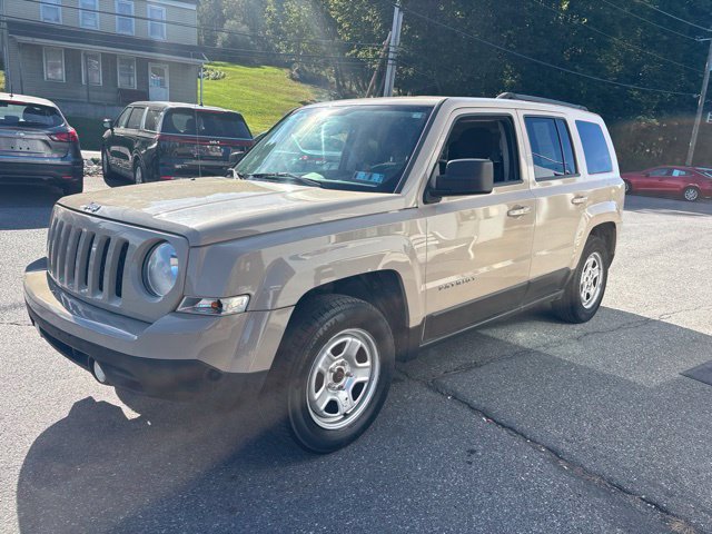 Used 2017 Jeep Patriot Sport w/ Power Value Group FWD image 3