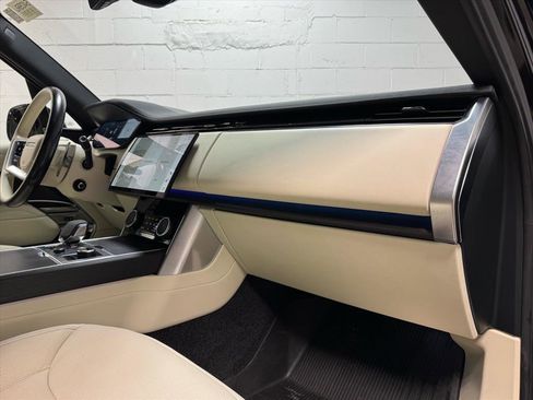 Used 2023 Land Rover Range Rover Long Wheelbase SE image 31