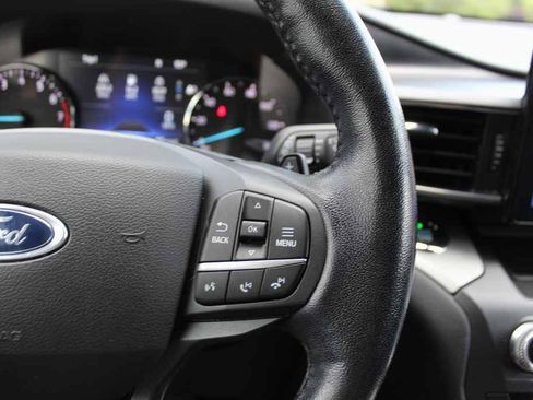Used 2020 Ford Explorer XLT w/ Equipment Group 202A AWD/4WD image 18