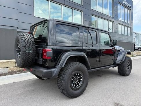 Used 2024 Jeep Wrangler Unlimited Rubicon AWD/4WD image 3