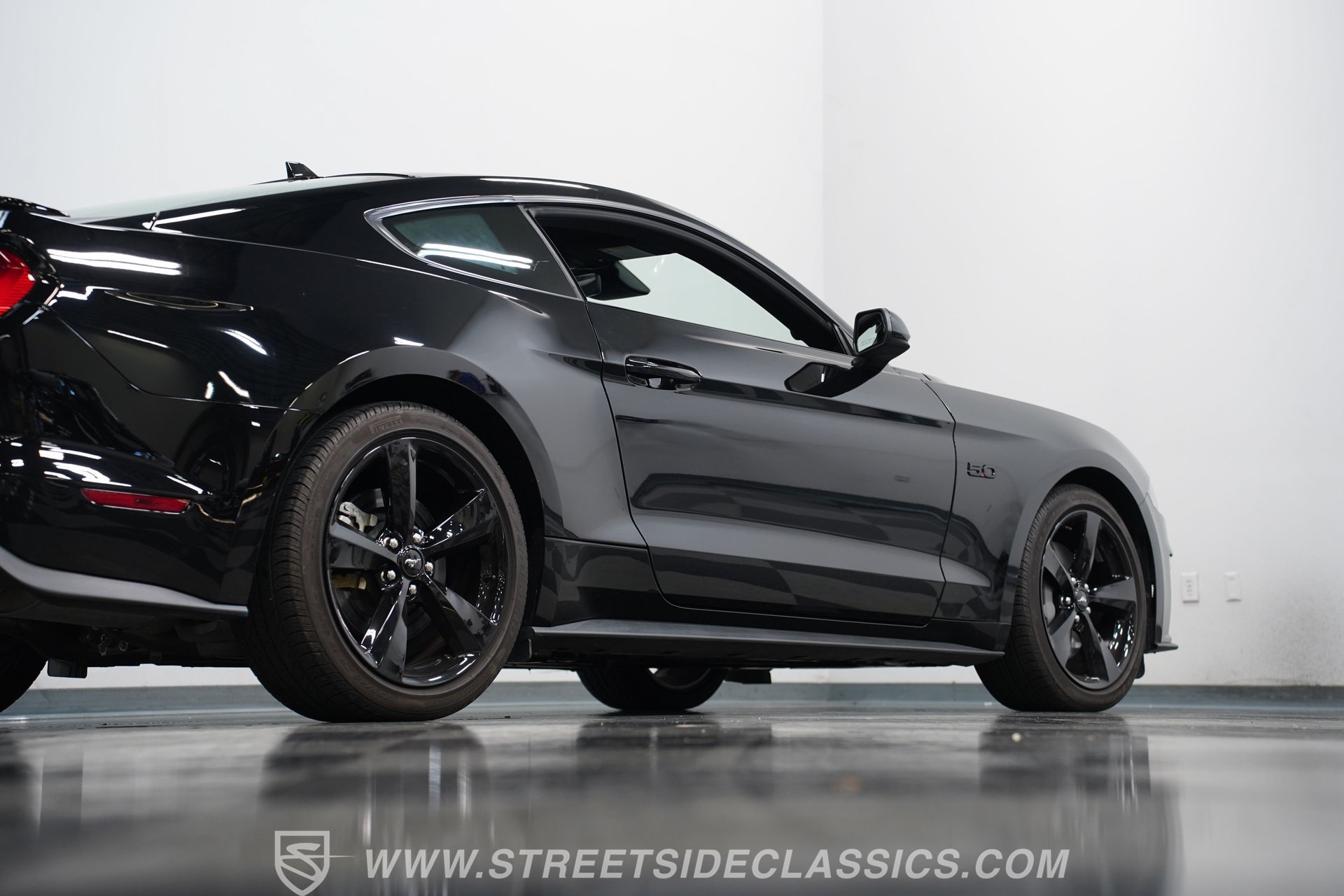 Used 2021 Ford Mustang GT w/ Black Accent Package RWD image 28
