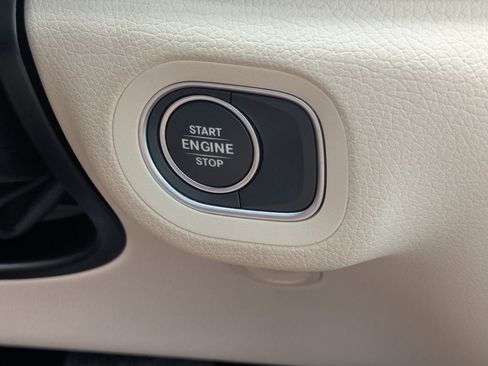 Used 2025 Mercedes-Benz GLE 450e 4MATIC image 16