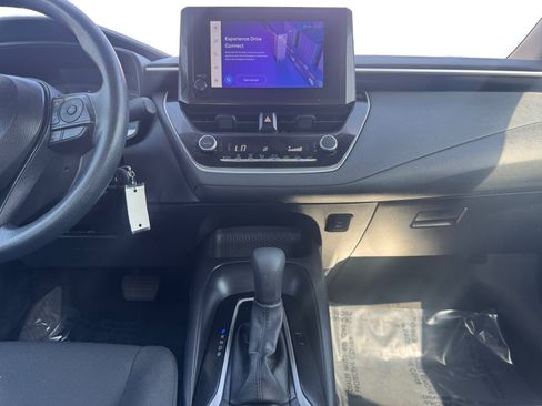Used 2025 Toyota Corolla LE FWD image 11
