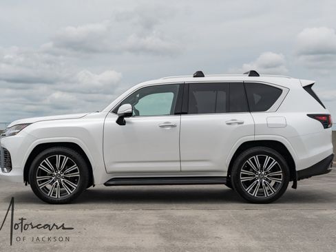 Used 2026 Lexus LX 600 4WD w/ Accessory Package (2T) image 6