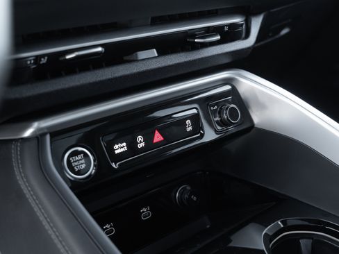 Certified 2025 Audi Q5 Premium w/ Convenience Package image 14