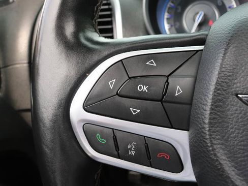 Used 2017 Chrysler 300 C RWD image 9