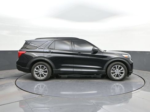 Certified 2021 Ford Explorer XLT w/ Equipment Group 202A RWD image 24