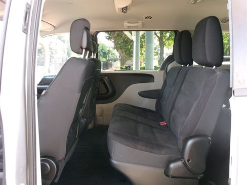 Used 2018 Dodge Grand Caravan SE w/ UConnect Hands-Free Group FWD image 23