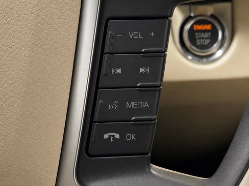 Used 2011 Lincoln MKS FWD image 36