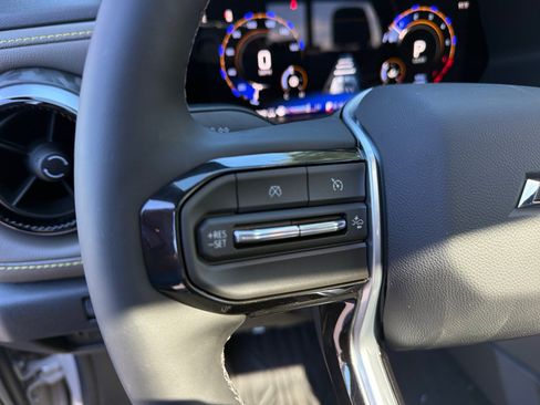 New 2026 Chevrolet Colorado ZR2 w/ Technology Package AWD/4WD image 15