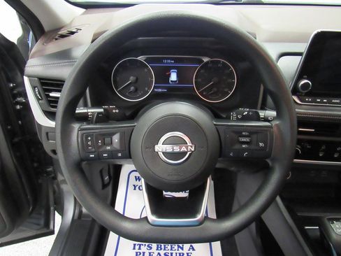 Used 2023 Nissan Rogue S AWD/4WD image 31