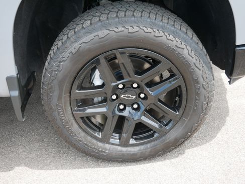 Used 2024 Chevrolet Silverado 1500 Custom Trail Boss w/ Turbomax Blackout Package AWD/4WD image 15