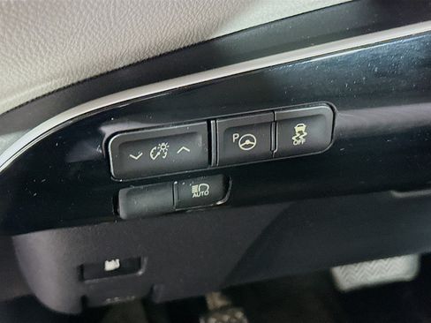 Used 2017 Toyota Prius Three FWD image 17