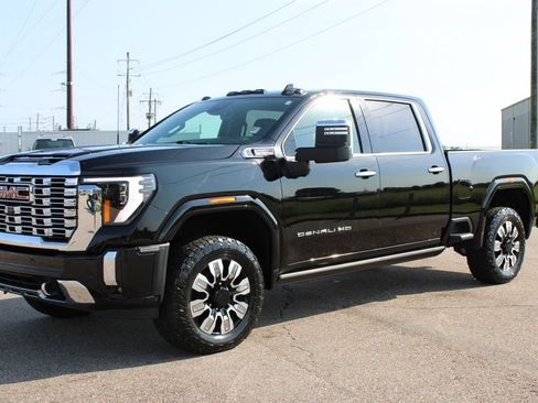 Used 2025 GMC Sierra 2500 Denali w/ Denali Reserve Package AWD/4WD image 2