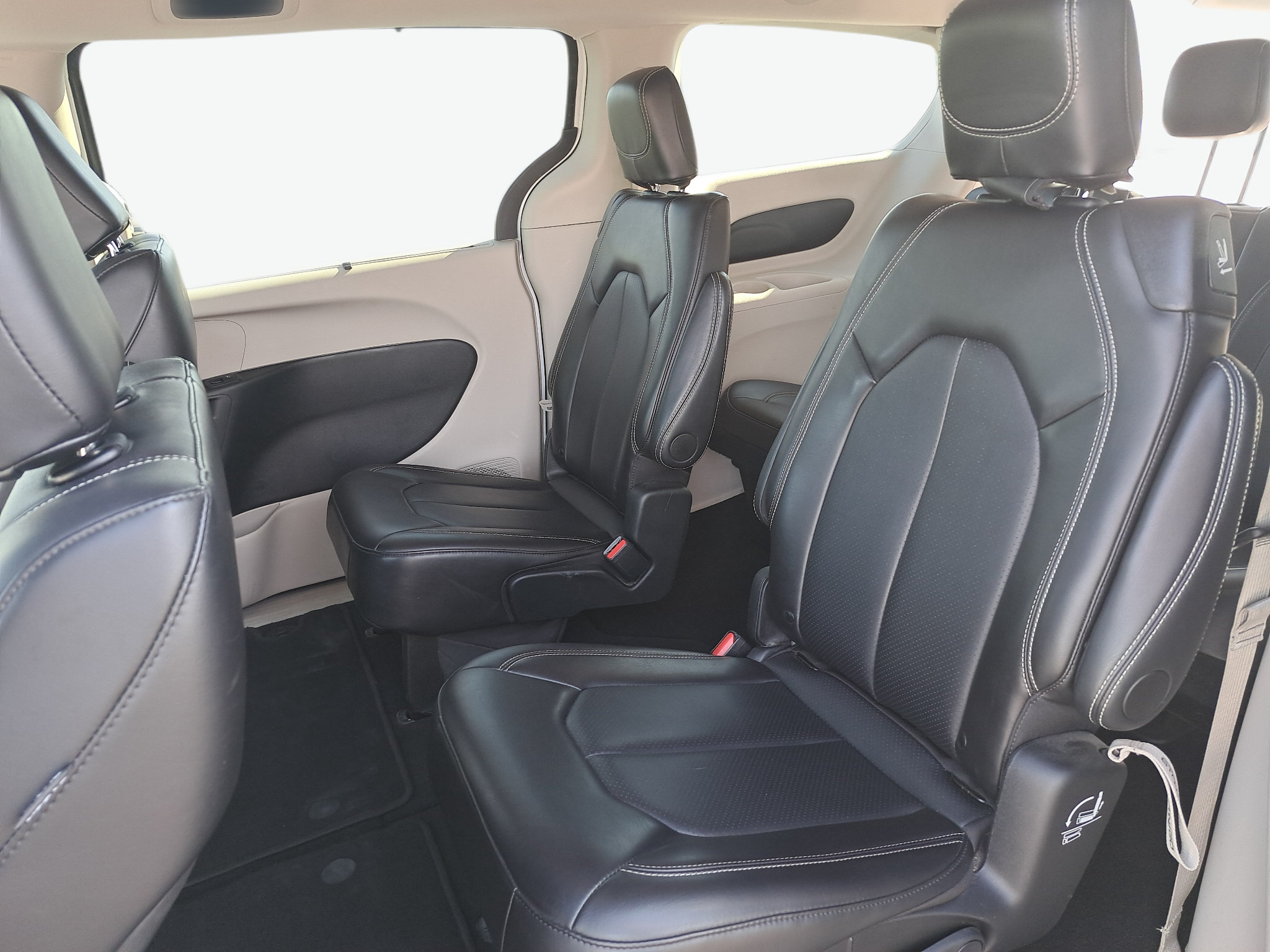 Certified 2024 Chrysler Pacifica Touring-L FWD image 16