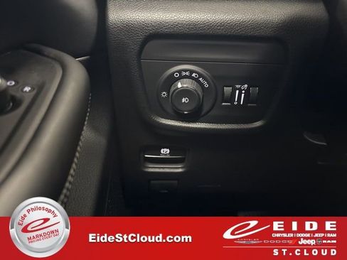 New 2025 Jeep Grand Cherokee Limited w/ Trailer Tow Package image 38