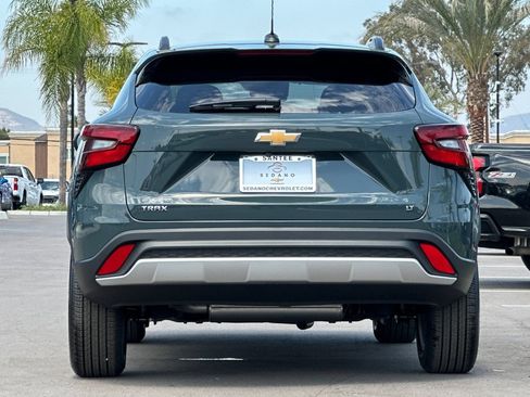 New 2026 Chevrolet Trax LT w/ Sunroof Package FWD image 5
