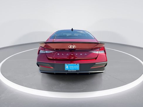 Used 2025 Hyundai Elantra Sport image 7