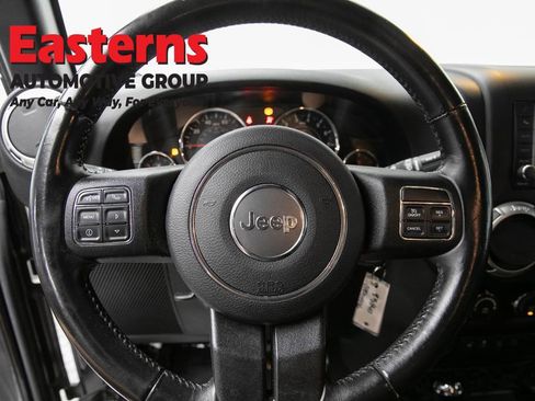 Used 2017 Jeep Wrangler Unlimited Sahara w/ Dual Top Group AWD/4WD image 10