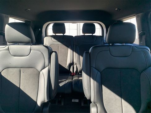 Used 2025 Jeep Grand Cherokee L Altitude image 14