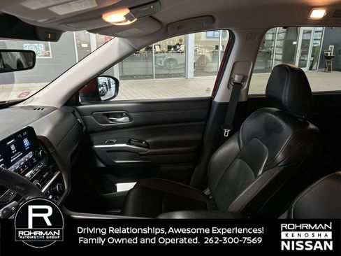 Certified 2023 Nissan Pathfinder SL AWD/4WD image 3