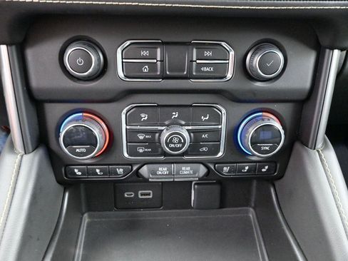 Used 2023 Chevrolet Tahoe Premier AWD/4WD image 25
