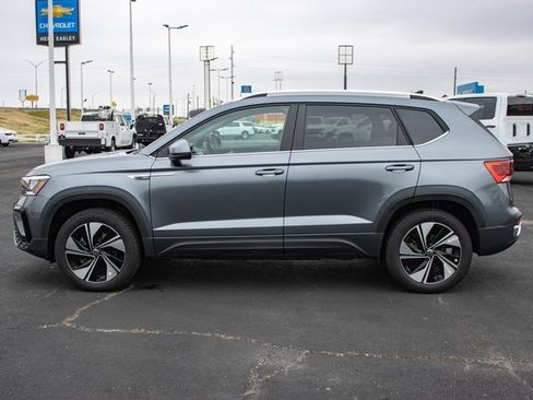 Used 2024 Volkswagen Taos SE image 4