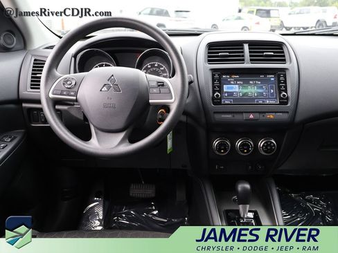 Used 2025 Mitsubishi Outlander Sport SE AWD/4WD image 19